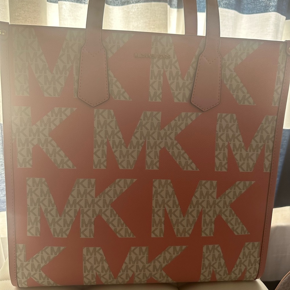 MICHAEL KORS MAPLE LARGE TOTE
SIGNATURE LOGO PRIMROSE MULTI